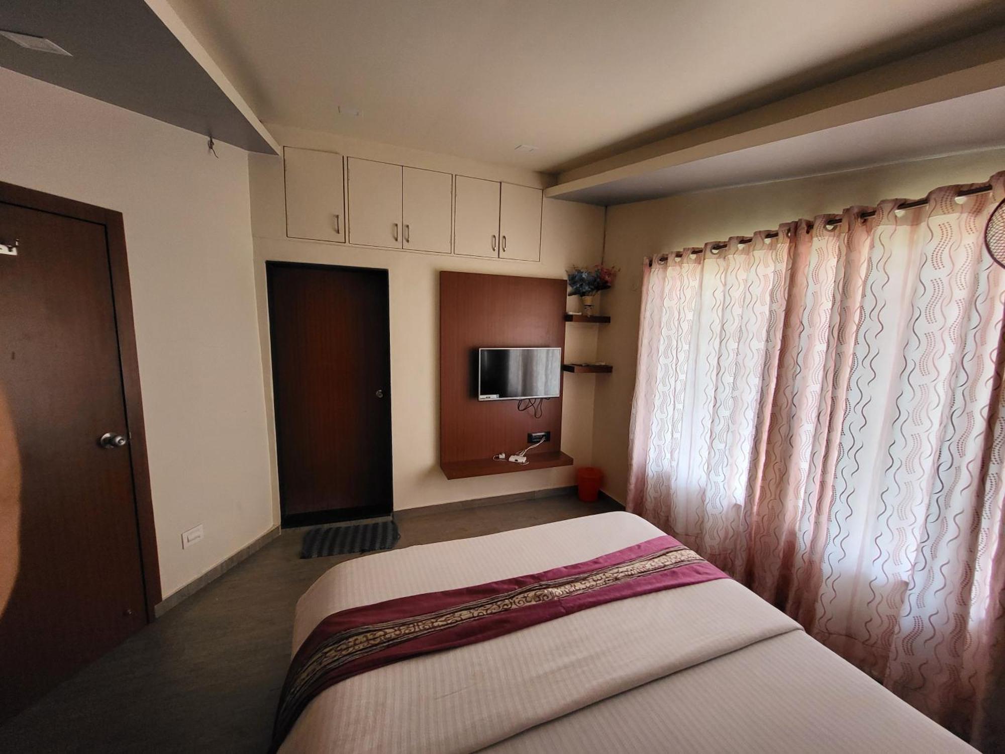 Paras Holiday Home Satara Buitenkant foto