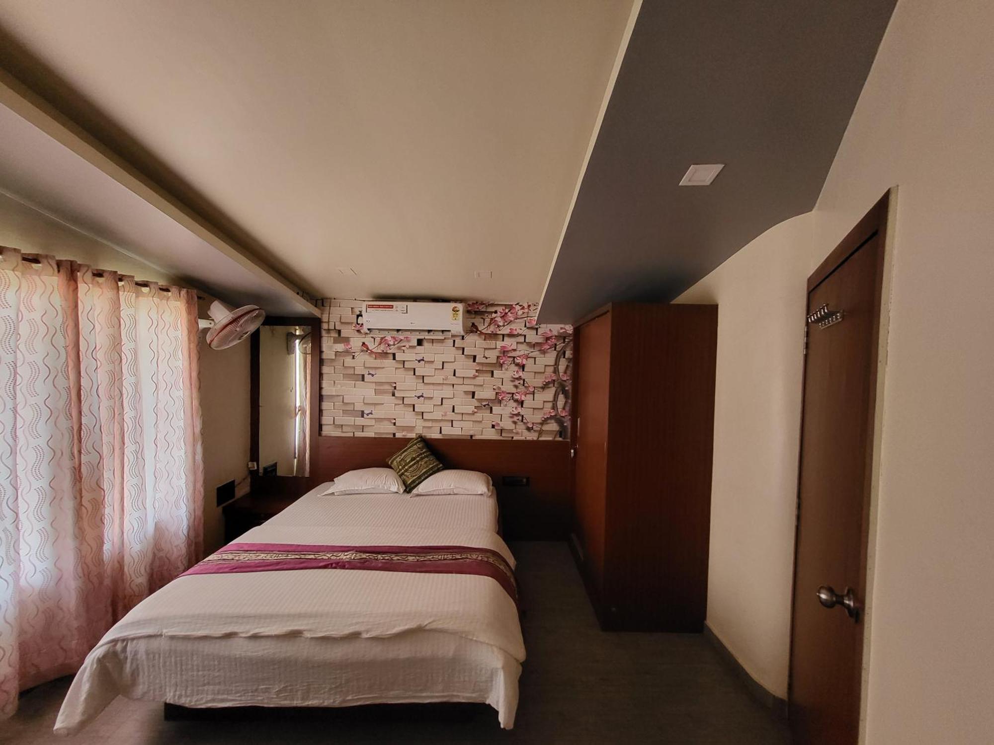 Paras Holiday Home Satara Buitenkant foto