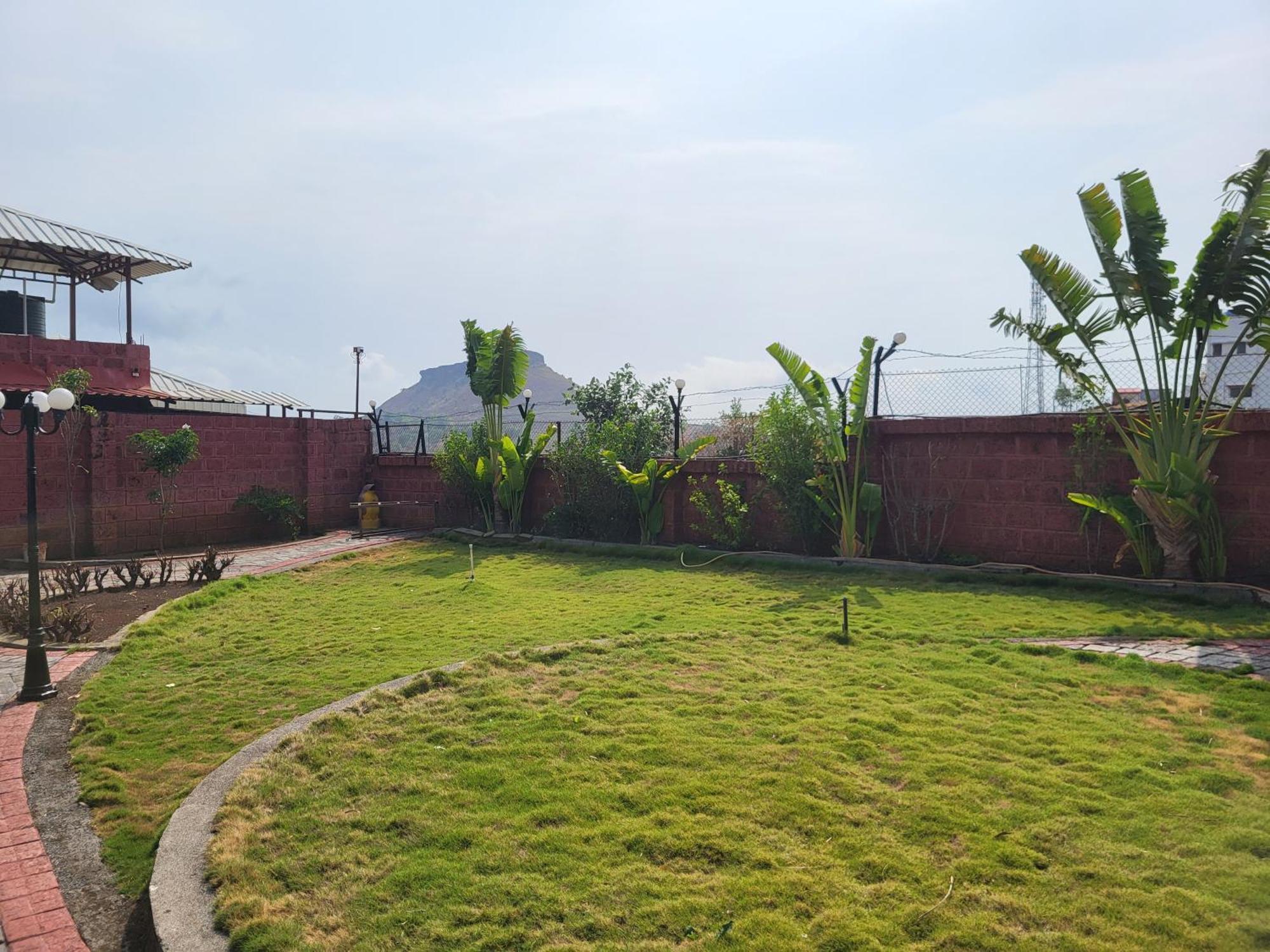 Paras Holiday Home Satara Buitenkant foto